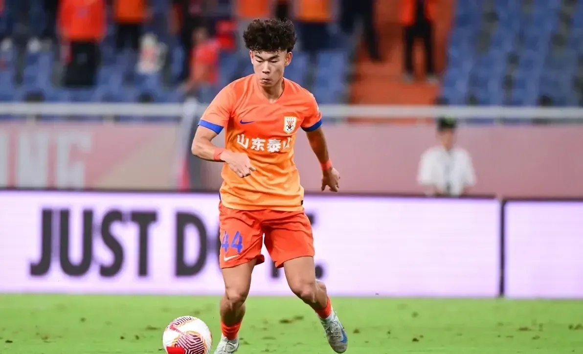 中超球队坚持自主训练，期待出色发挥