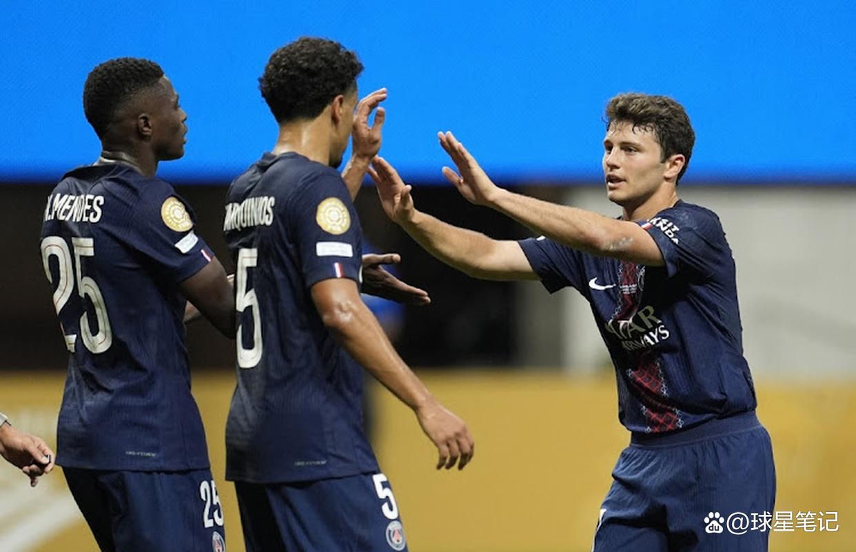 巴黎圣日耳曼主场横扫，轻取胜利