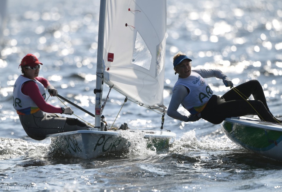 白俄罗斯帆船选手冲刺终点线，摘下金牌的简单介绍