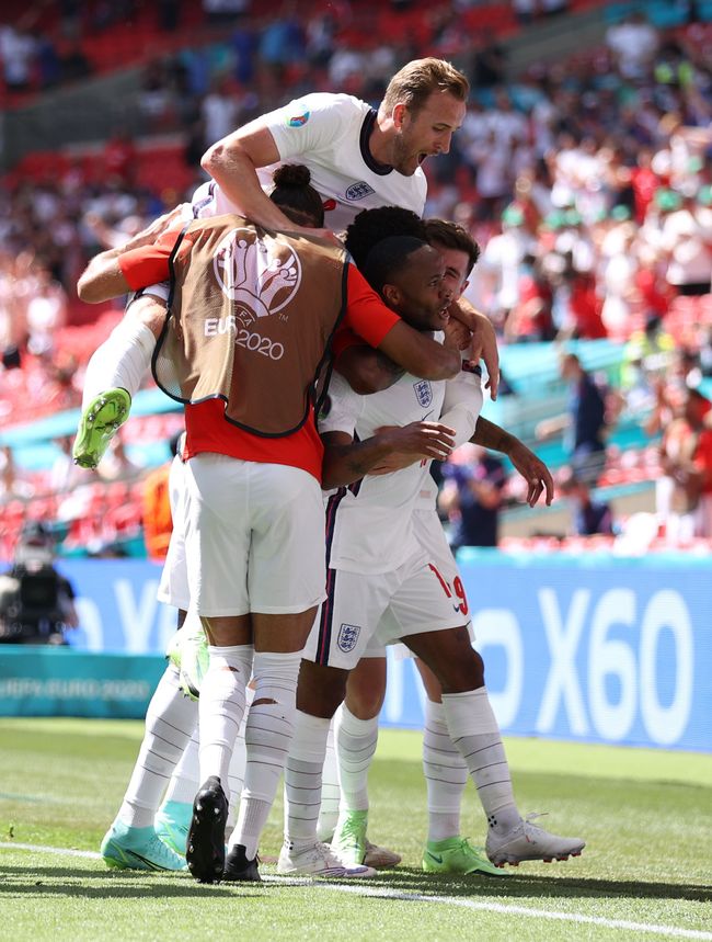 包含英格兰阵容大换血，斯特林连入三球成最佳的词条