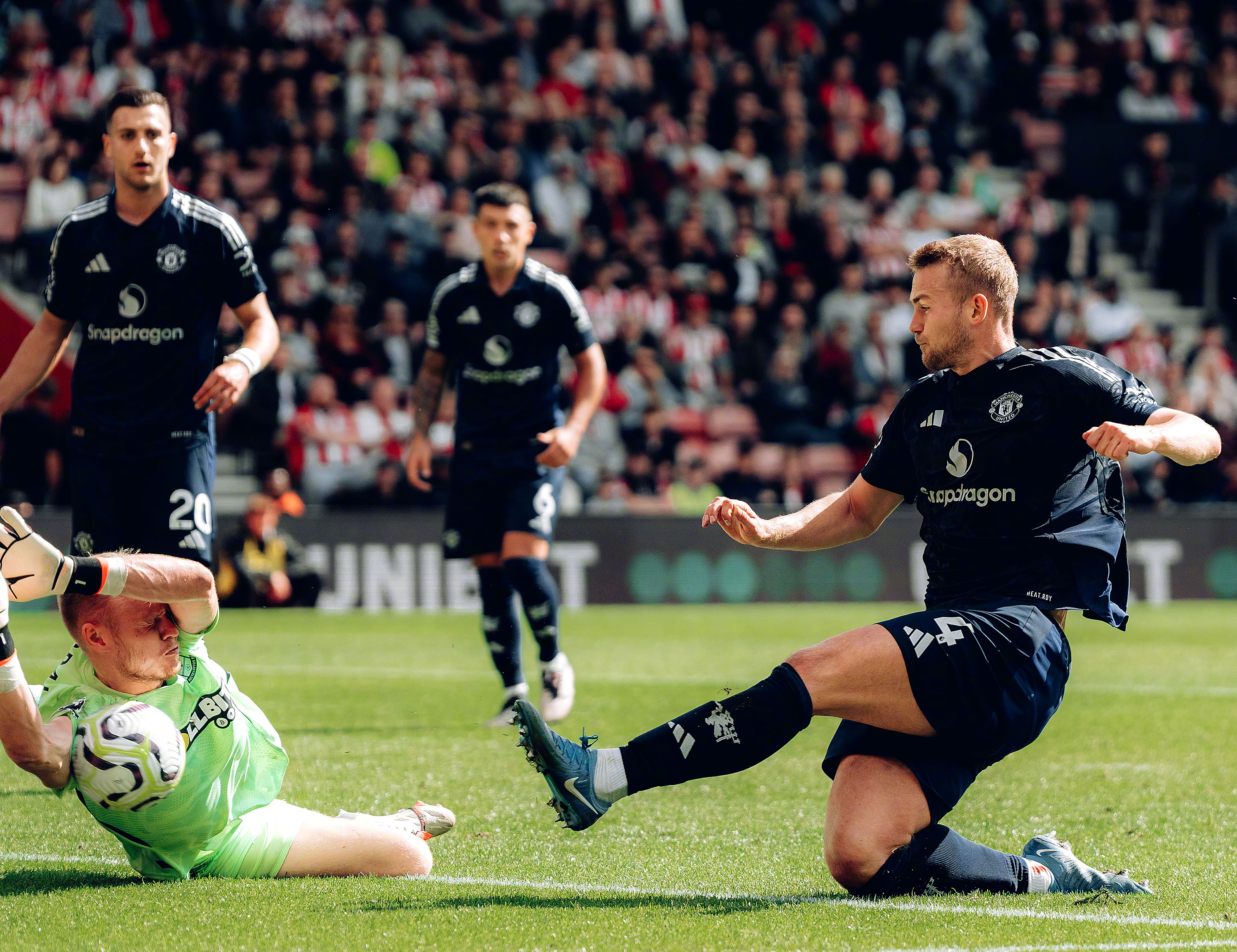 爱游戏vip注册-曼联击败弱旅，稳固前四位置