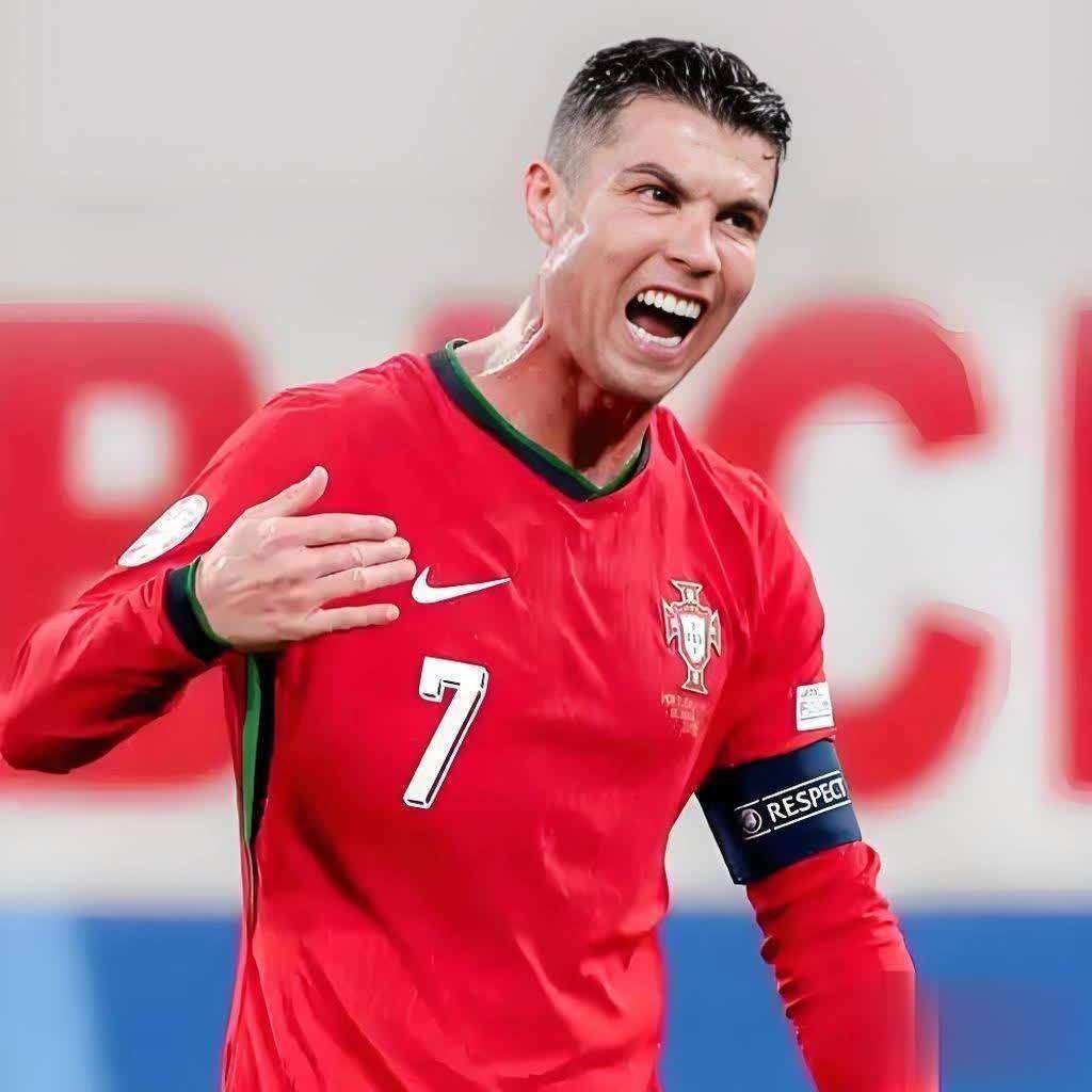 球队实力强大，夺取冠军皇冠