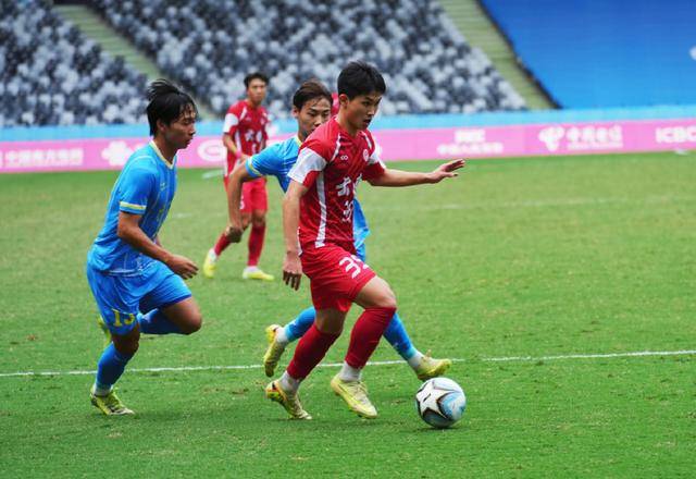 包含奥地利选手勇夺头筹，高高在上的词条