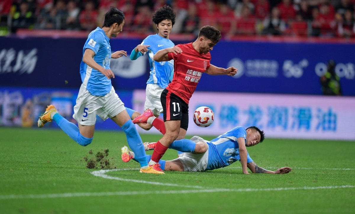 爱游戏教练-精彩足球大战点燃赛场激情，球队士气高昂的简单介绍