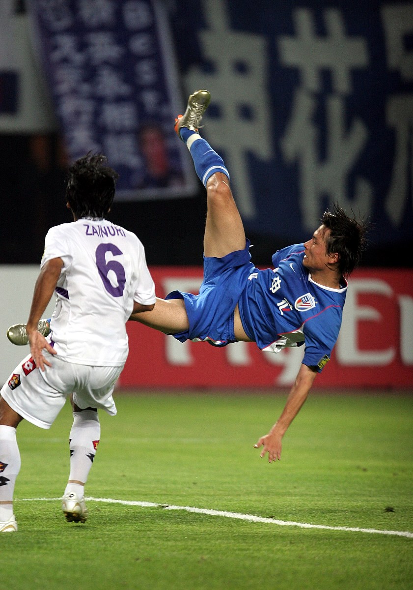 爱游戏官方入口-包含精彩瞬间不断，球场上各路豪强争霸的词条