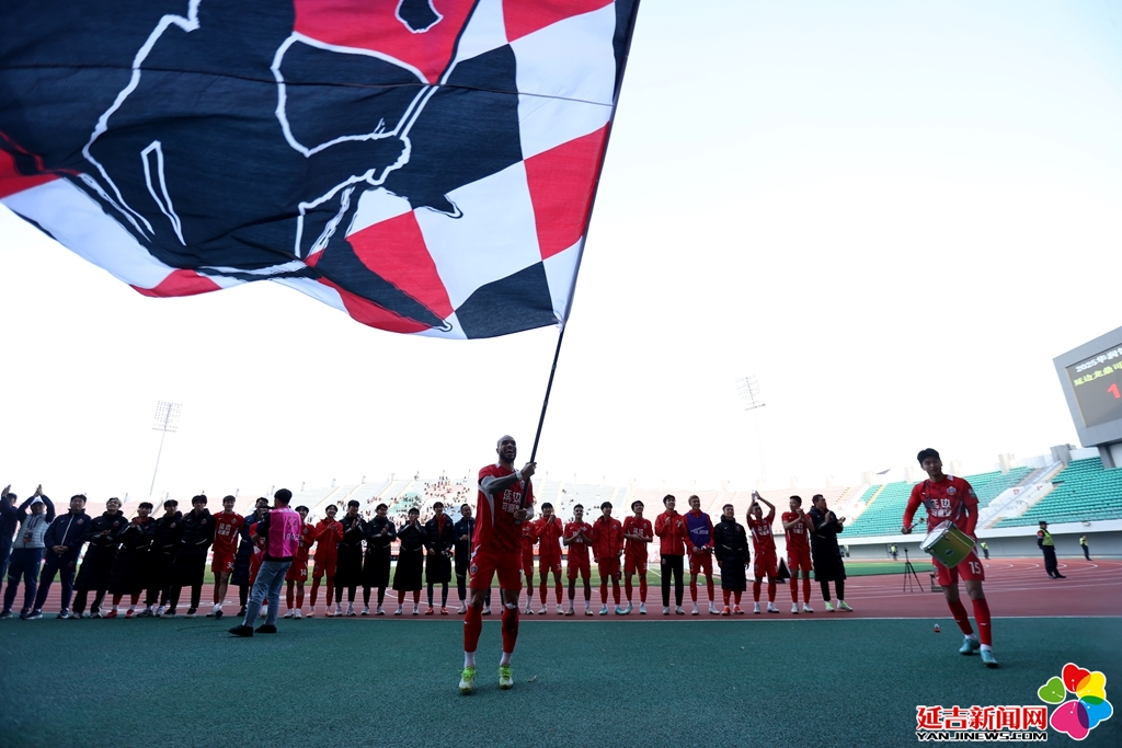 球队在比赛中一鼓作气，取得连胜佳绩