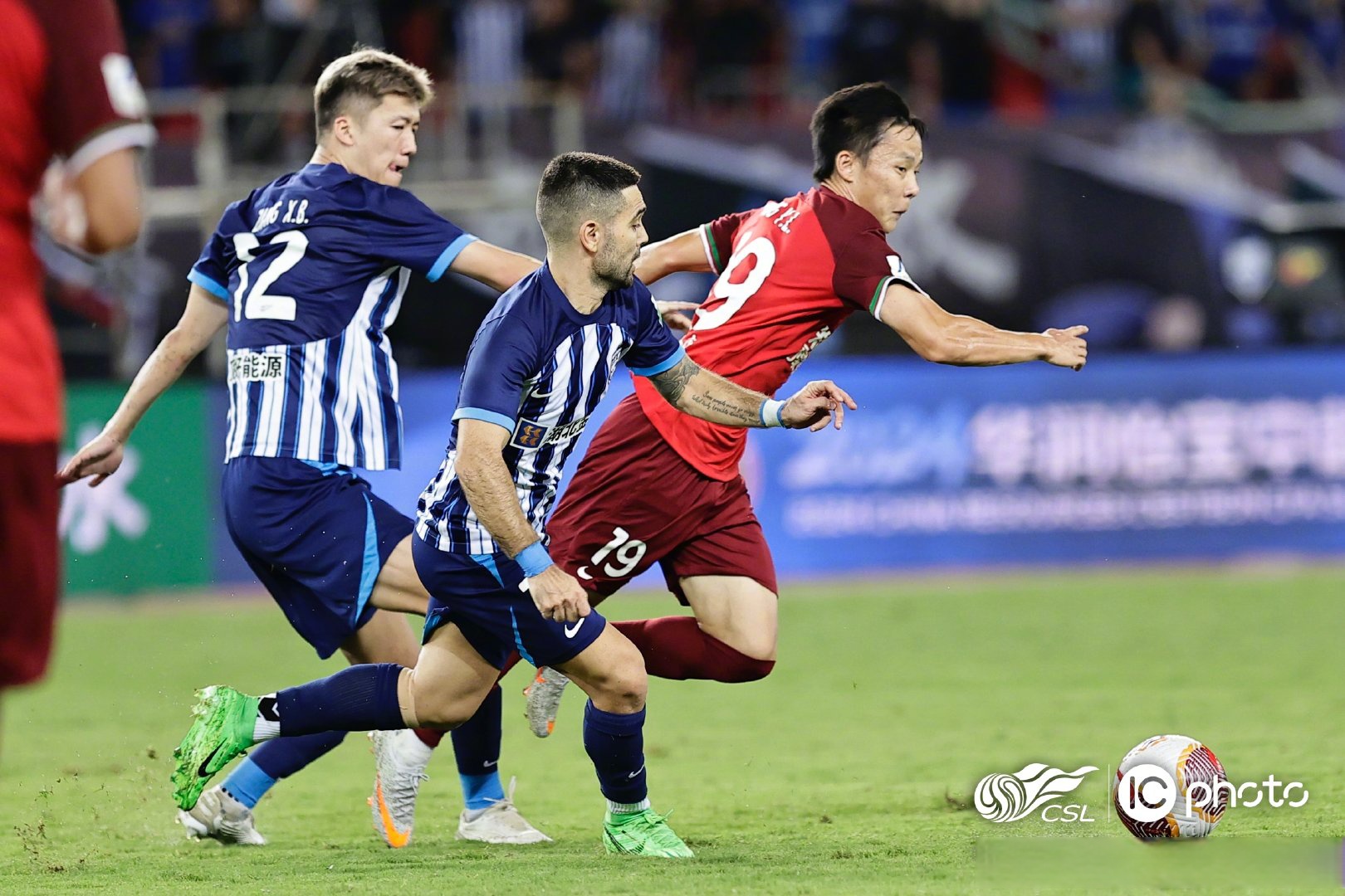 爱游戏官方-关于国内足球高级联赛球队备战国际足球赛事的信息