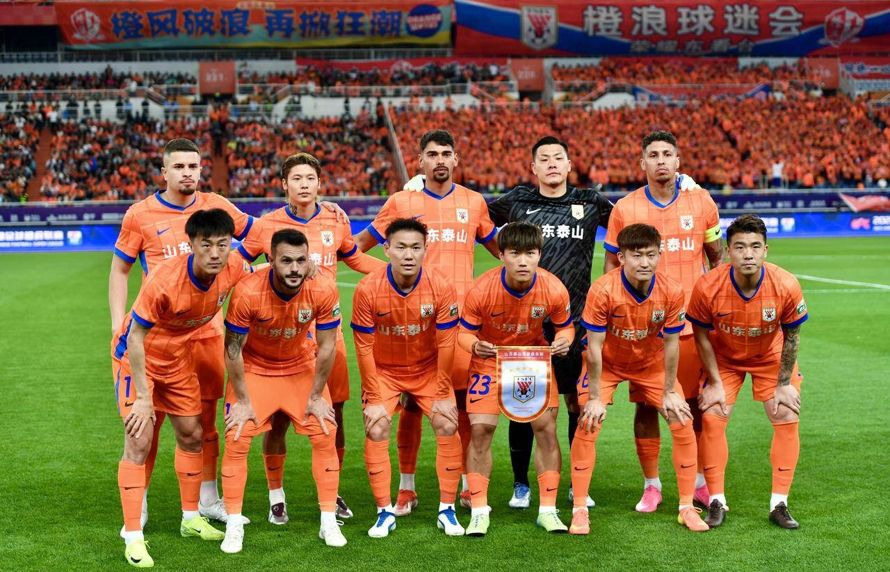 包含足协杯赛冠军诞生，球队掀起庆祝狂潮的词条