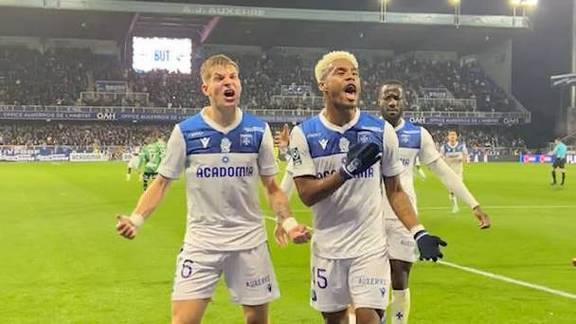 包含里尔球员因伤退出法甲比赛,将休战两周的词条 包含里尔球员因伤退出法甲比赛,将休战两周的词条